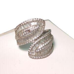 Size 7 Silver Tone Baguette Swirl Cocktail Ring